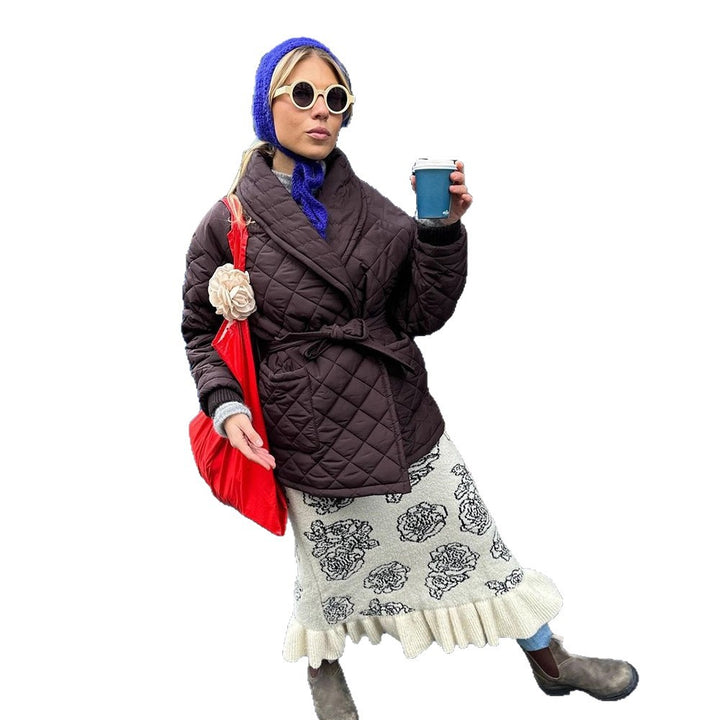 Damen Wickel-Steppjacke mit Taillenbindegürtel und Schalkragen Echoarchiv