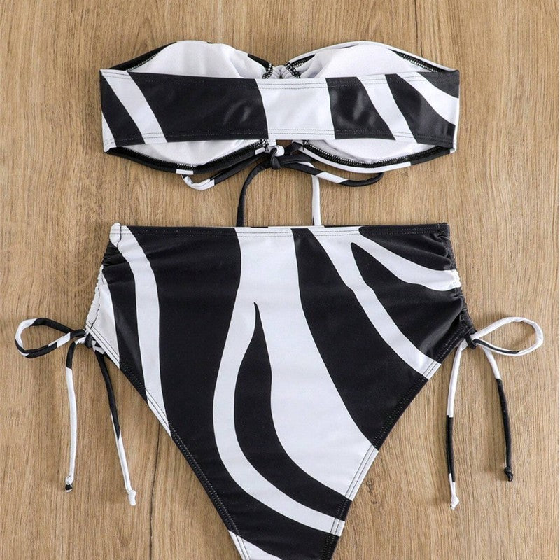 Damen Bikini-Set mit modischem Wickel-Design und verstellbaren Schnürdetails Echo Archiv