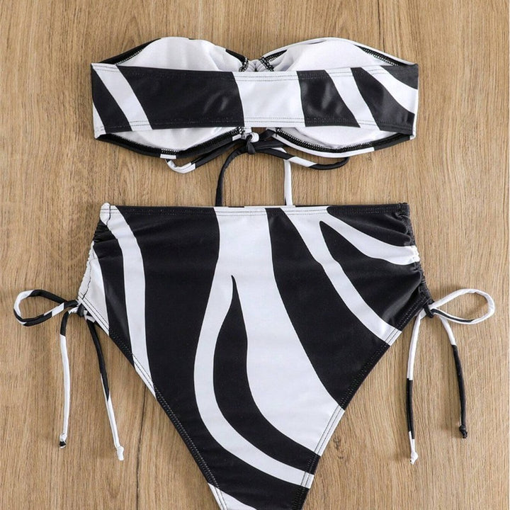 Damen Bikini-Set mit modischem Wickel-Design und verstellbaren Schnürdetails Echo Archiv