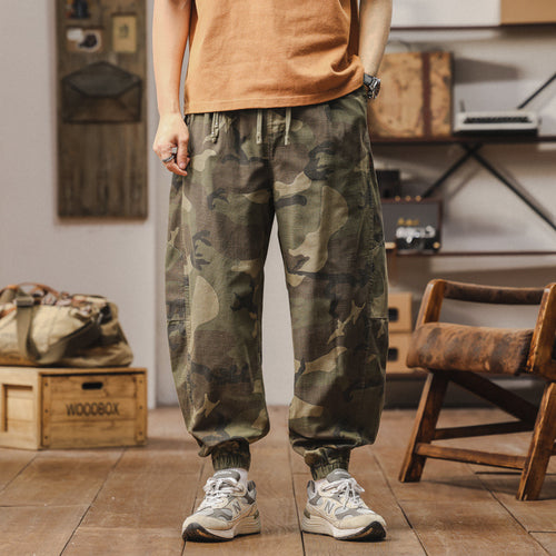 Herren Camouflage Cargohose im Jogger‑Stil mit Tunnelzugbund und elastischen Bündchen Echo Archiv