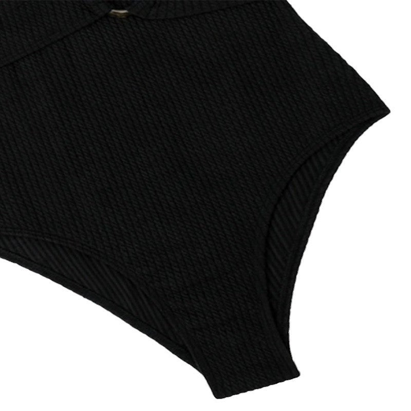 Damen Eleganter Einteiler Badeanzug mit Wickel-Design und Ring-Akzent Echo Archiv