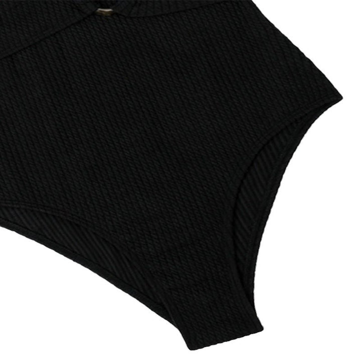 Damen Eleganter Einteiler Badeanzug mit Wickel-Design und Ring-Akzent Echo Archiv