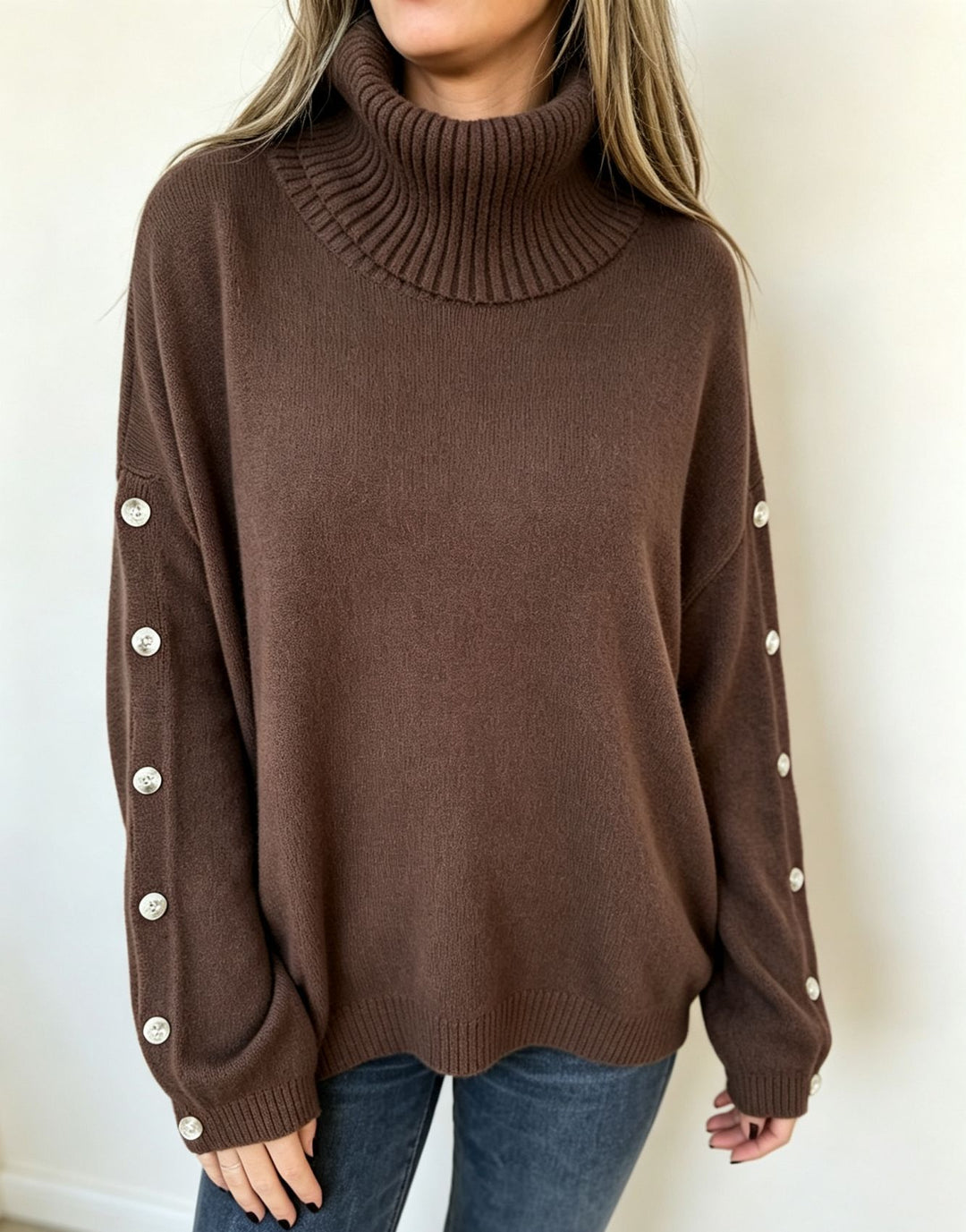 Damen Oversized Rollkragenpullover mit Ärmel-Knopfleiste – Mavelle