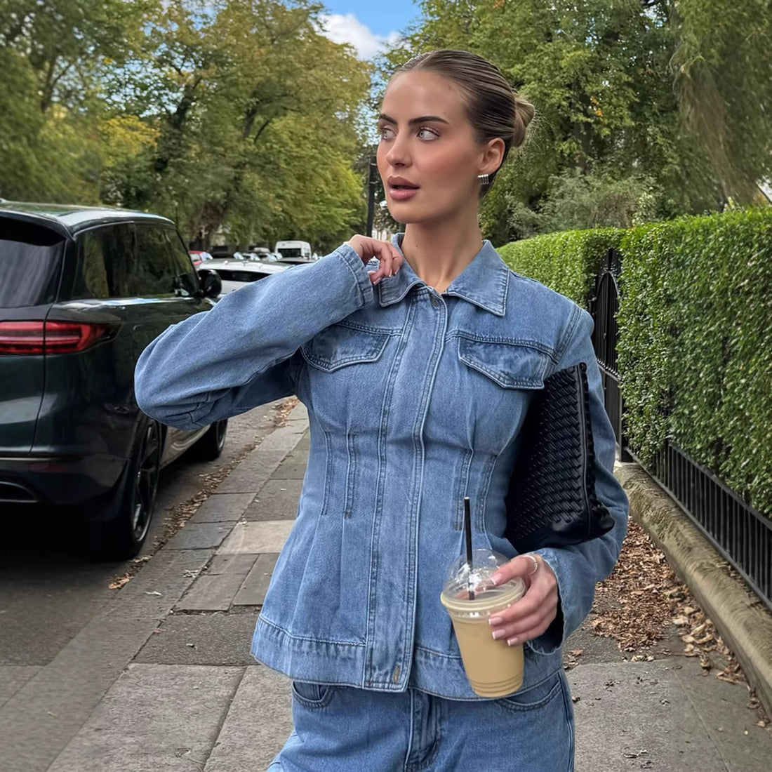 Damen Taillierte Jeansjacke mit konturierenden Abnähern – Denévia