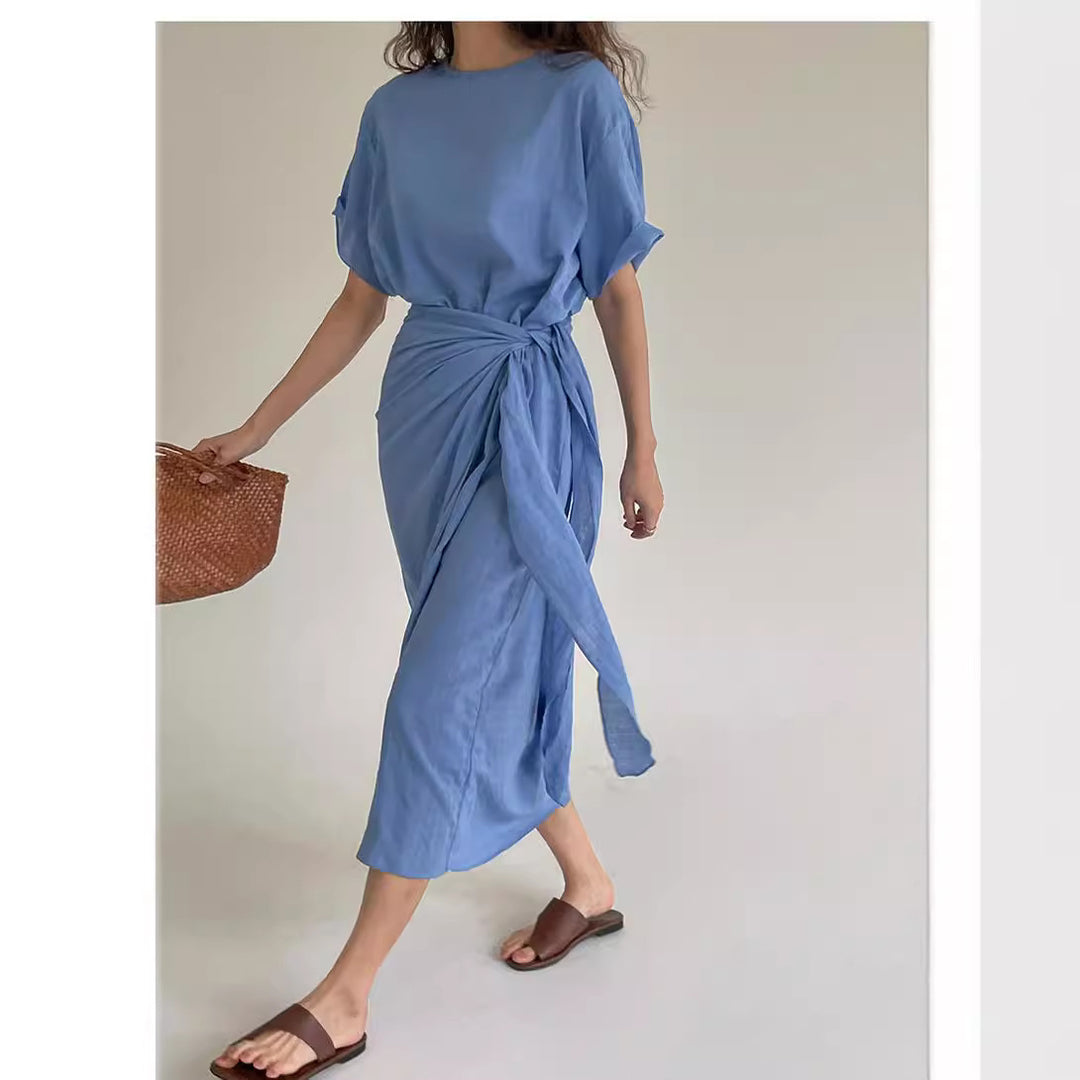 Damen Midi-Kleid mit seitlicher Knotendrapierung, überschnittener Kurzarm und gerader Silhouette – Élara