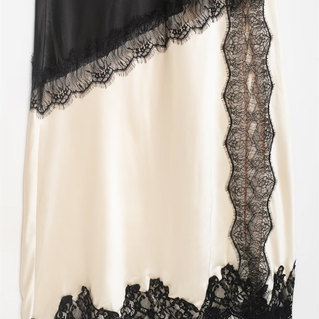 Damen Nachthemd mit exquisiter Spitzenverzierung und asymmetrischem Schnitt Echo Archiv
