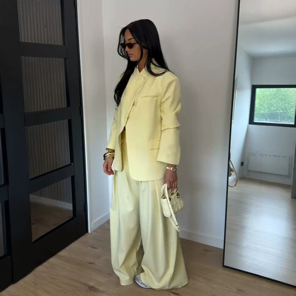 Damen Zweiteiliges Oversize-Sakko mit Stehkragen und weite Bundfaltenhose Echoarchiv