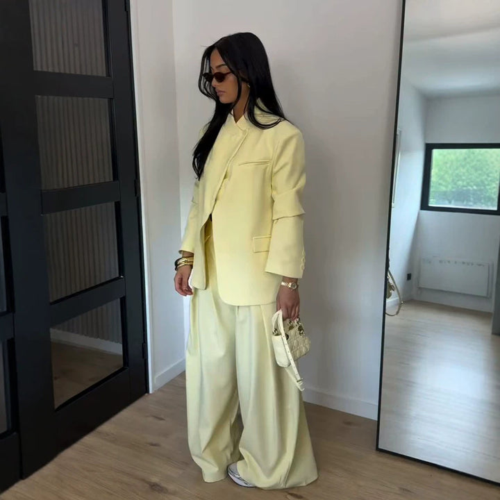 Damen Zweiteiliges Oversize-Sakko mit Stehkragen und weite Bundfaltenhose Echoarchiv