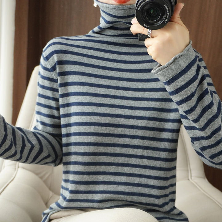 Damen Maritimer Feinstrick-Turtleneck mit feinem Streifenmuster und schlanker Passform Echoarchiv