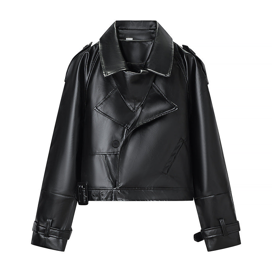 Damen Kurz geschnittene Bikerjacke aus Lederoptik mit asymmetrischer Reversklappe und Taillenriegel Echo Archiv