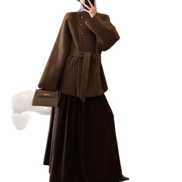 Damen Modischer und eleganter Wollmantel Echoarchiv