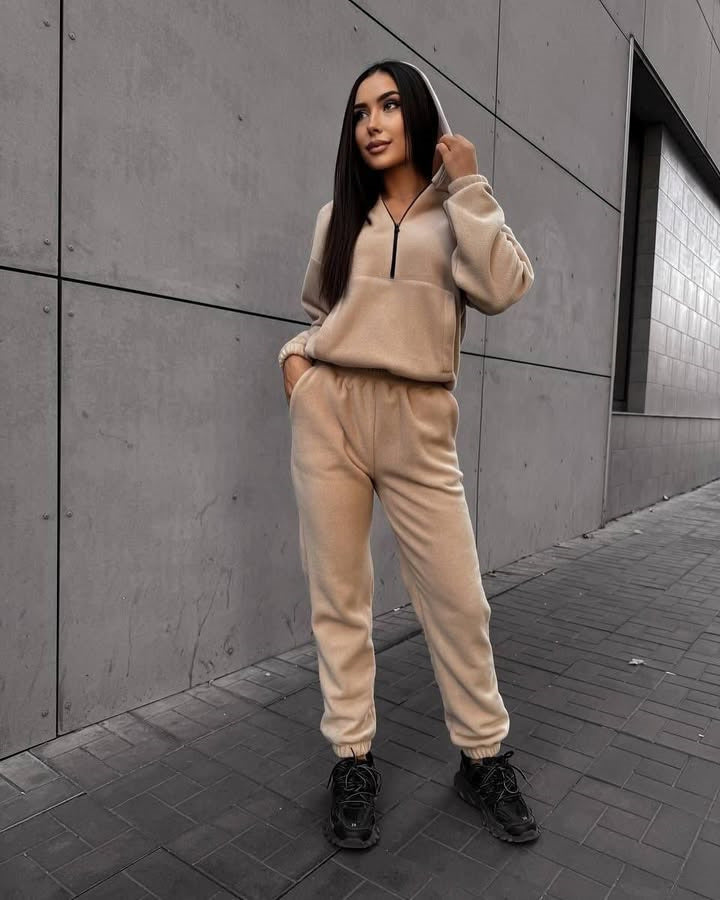 Damen sportliches Fleece-Set mit halbhohem Reißverschluss Kapuzenhoodie und lässiger Jogginghose – Avérine