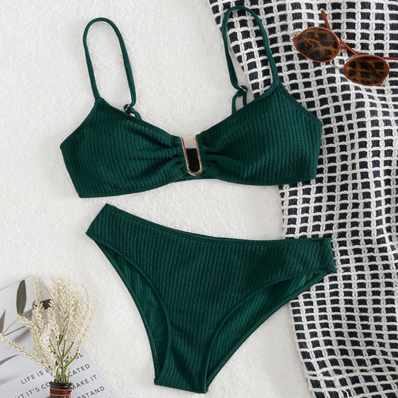 Damen Triangel-Bikini mit dekorativen Raffungselementen und modischem Schlitz Echo Archiv