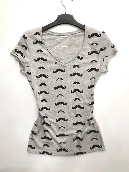 Damen T-Shirt mit kreativem Schnurrbart-Design Echo Archiv