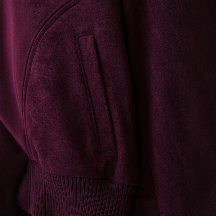 Damen Kurze Velours‑Optik‑Bomberjacke mit hohem Rippstehkragen und verdecktem Reißverschluss Echoarchiv