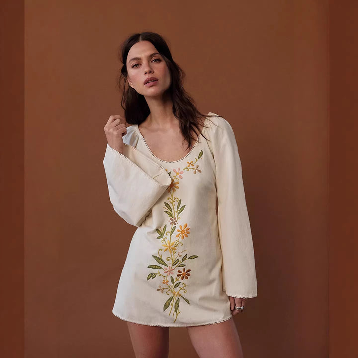 Damen Blusenkleid mit floralen Stickereien und weit ausgestellten Ärmeln Echo Archiv