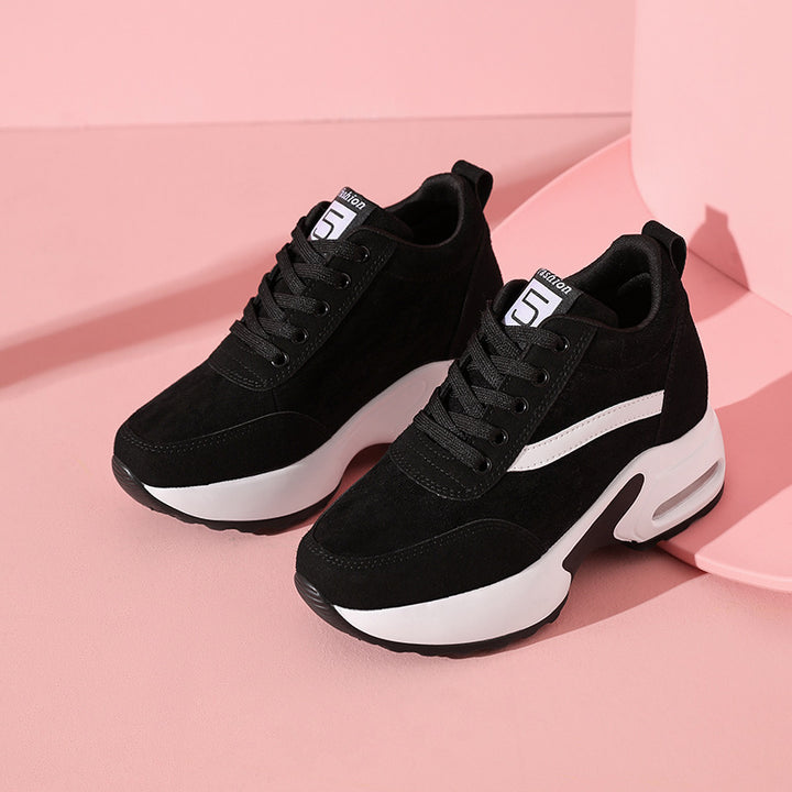 Damen nan urbaner Plateausneaker mit luftgeformter Zwischensohle und geschwungener Seitenapplikation Echo Archiv