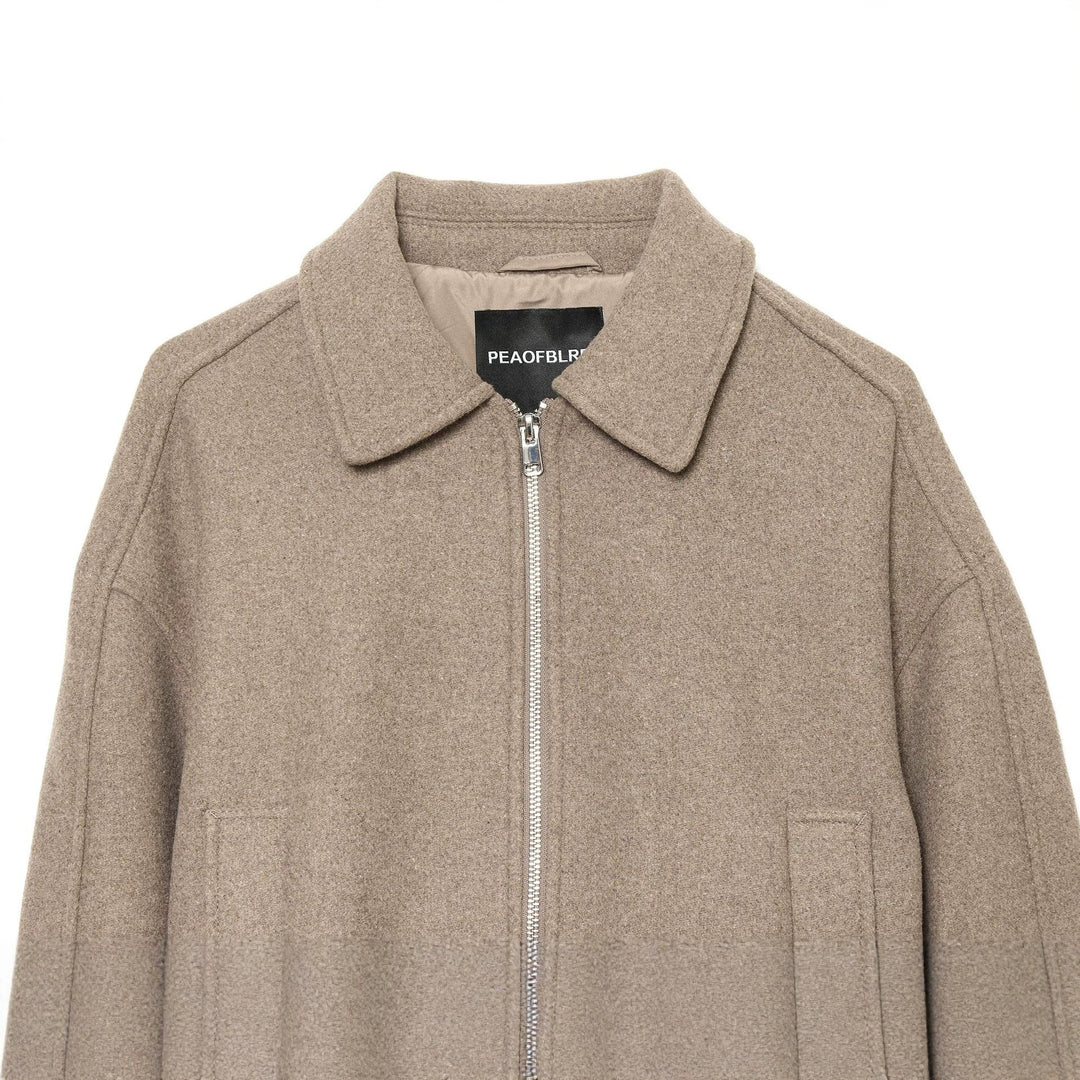 Damen kurze Wolljacke mit durchgehendem Reißverschluss, Umlegekragen und Kordelzugsaum – Célinea