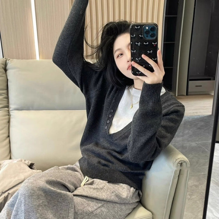 Damen Tiefer V‑Ausschnitt Feinstrickpullover mit Layering‑Effekt und leichter Taillierung Echoarchiv