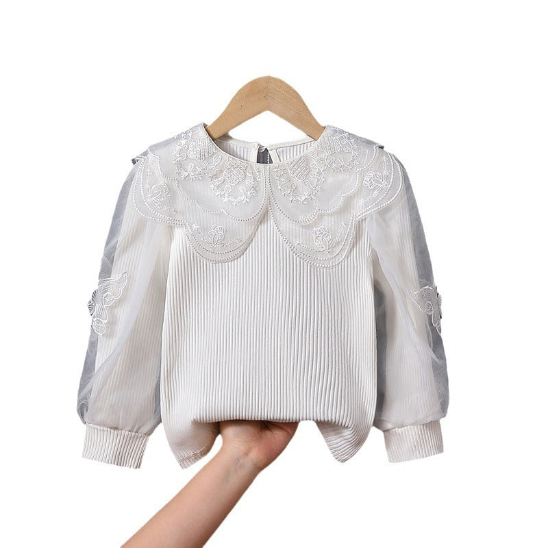 Mädchen modische Bluse mit eleganten Tüllärmeln und kunstvoller Spitzenverzierung Echo Archiv