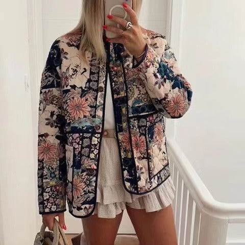 Damen Gepatchte Steppjacke in floraler Patchwork‑Optik Echo Archiv