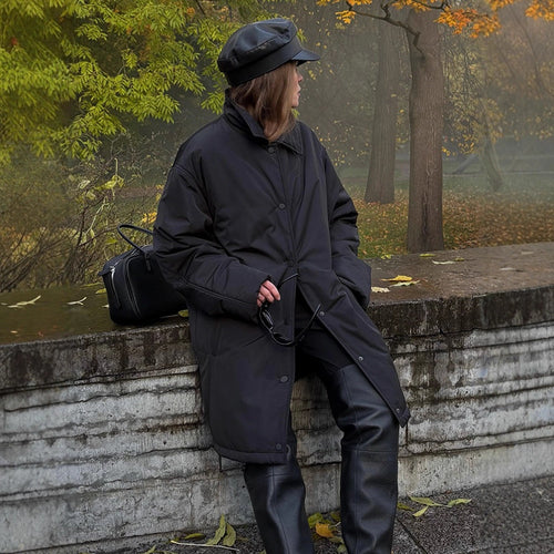 Damen Übergangs-Wintermantel mit minimalistischer Steppung, hochschließendem Kragen und Druckknopfverschluss Echoarchiv