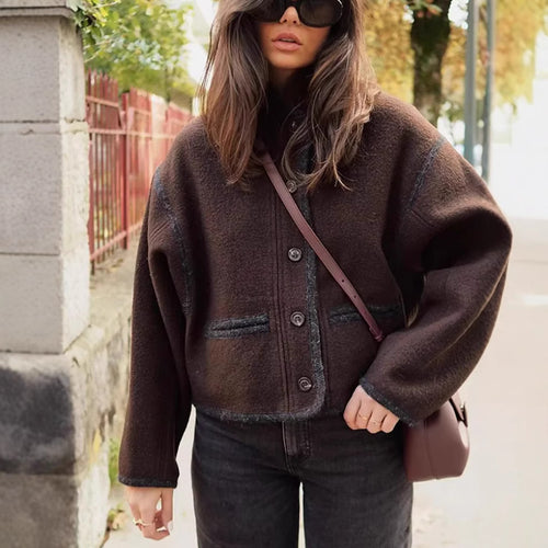 Damen nan kastige Kurzjacke mit Rundhalsausschnitt, Kontrastpaspel und Leistentaschen Echo Archiv