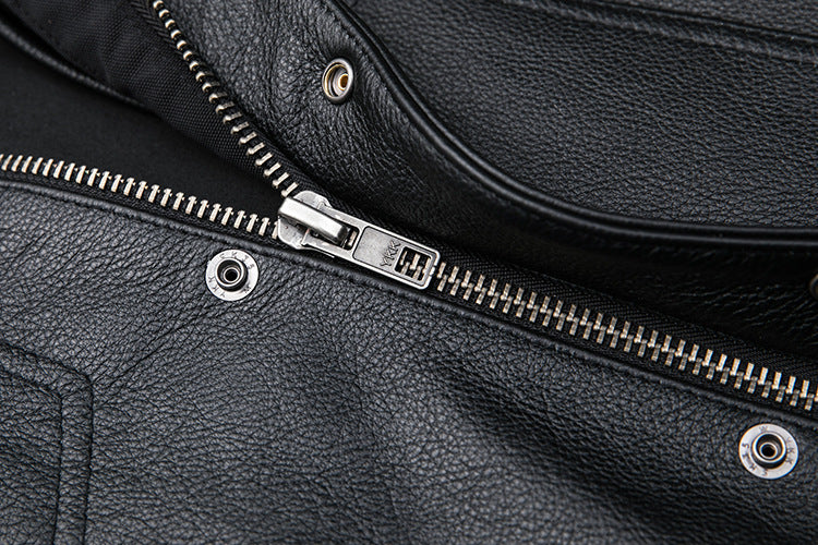 Herren elegante Lederweste mit praktischen Taschen und Stehkragen Echoarchiv