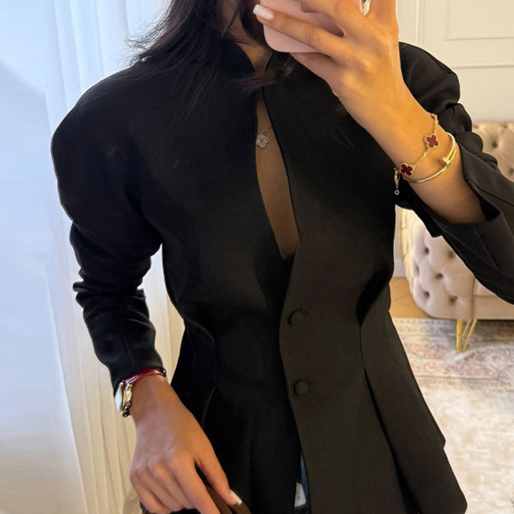 Damen Taillierte kragenlose Blazerjacke mit verdeckter Knopfleiste und figurnahen Abnähern Echo Archiv