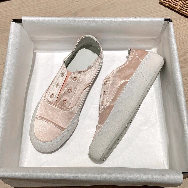 Damen Satin‑Slip‑On Sneaker mit gummierter Zehenkappe und elastischem Einstieg Echo Archiv