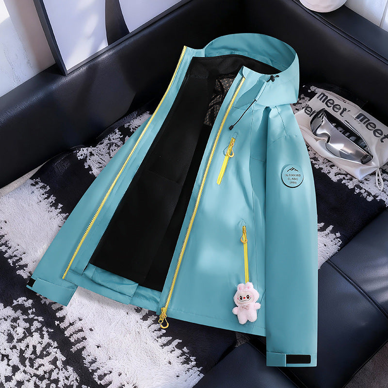 Damen Leichte wasserdichte Kapuzenjacke mit Teddy‑Charm und verdeckten Reißverschlusstaschen Echoarchiv