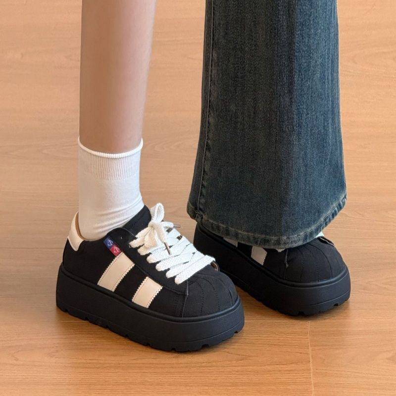 Damen Sportliche Plattform-Sneaker mit strapazierfähigem Obermaterial Echo Archiv