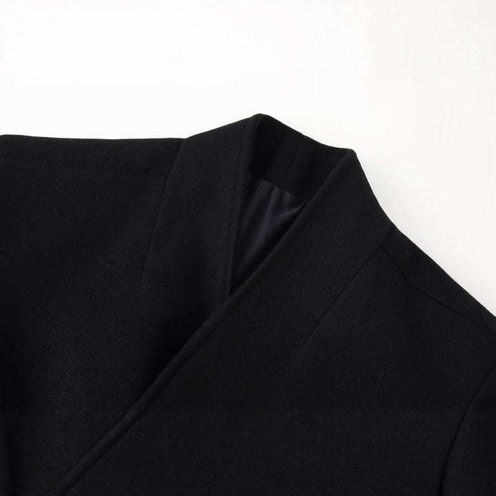 Damen Langer minimalistischer Mantel mit verdeckter Knopfleiste und aufgesetzten Taschen Echo Archiv
