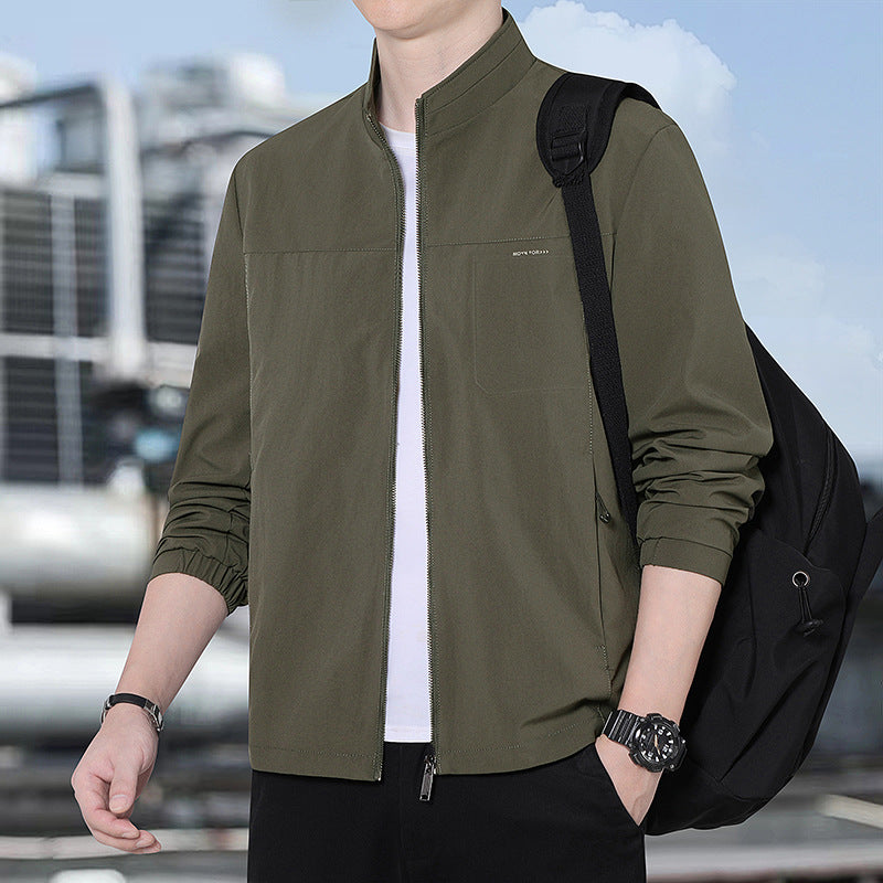 Herren Minimalistische Komfort-Trainingsjacke mit Stehkragen, windabweisendem Softshell-Material und verdeckten Reißverschlusstaschen Echoarchiv
