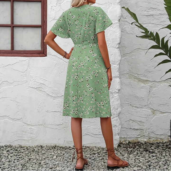 Damen Wickelkleid mit floralem Muster und Schnittdetails – Lunéa