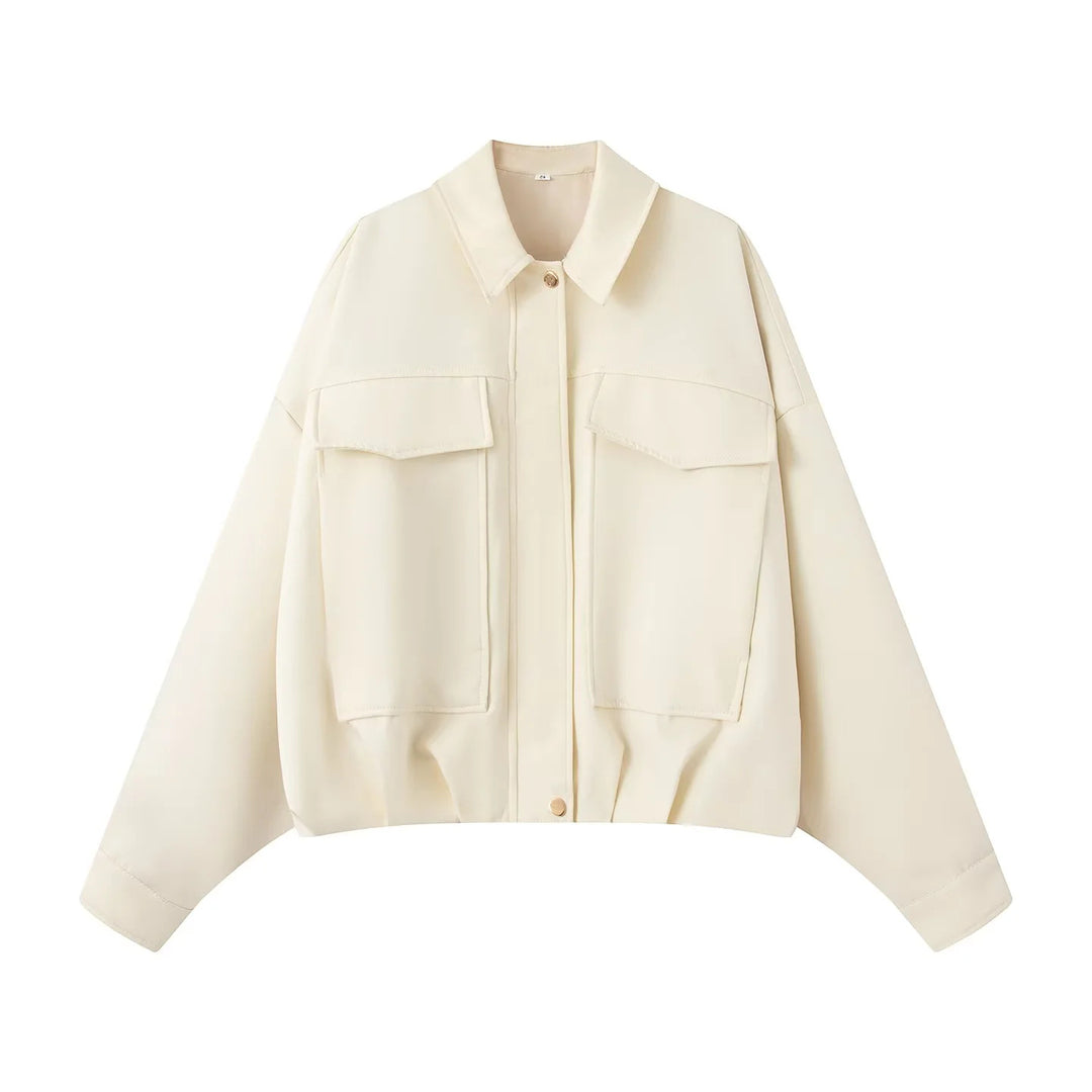 Damen cropped Overshirt-Jacke mit überlanger Ärmelpartie, großen Pattentaschen und verdeckter Druckknopfleiste – Célinea