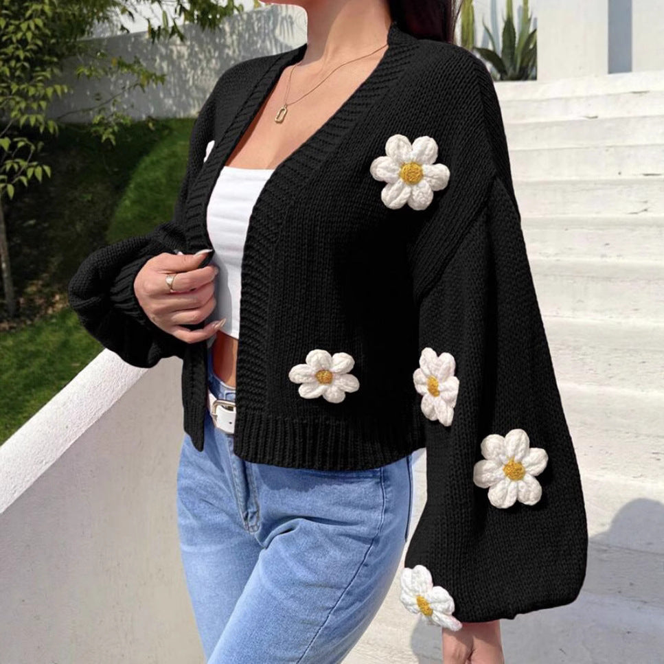 Damen Strickjacke mit floralen Applikationen und lockerer Passform – Veloura