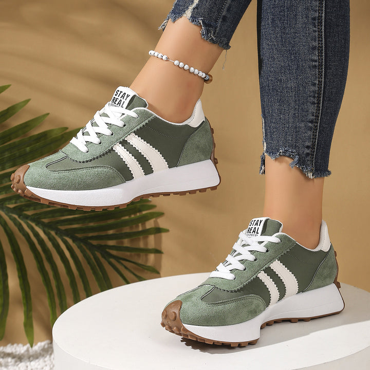 Damen Retro-Plateau-Sneaker mit Velours- und Mesh-Mix – Névara