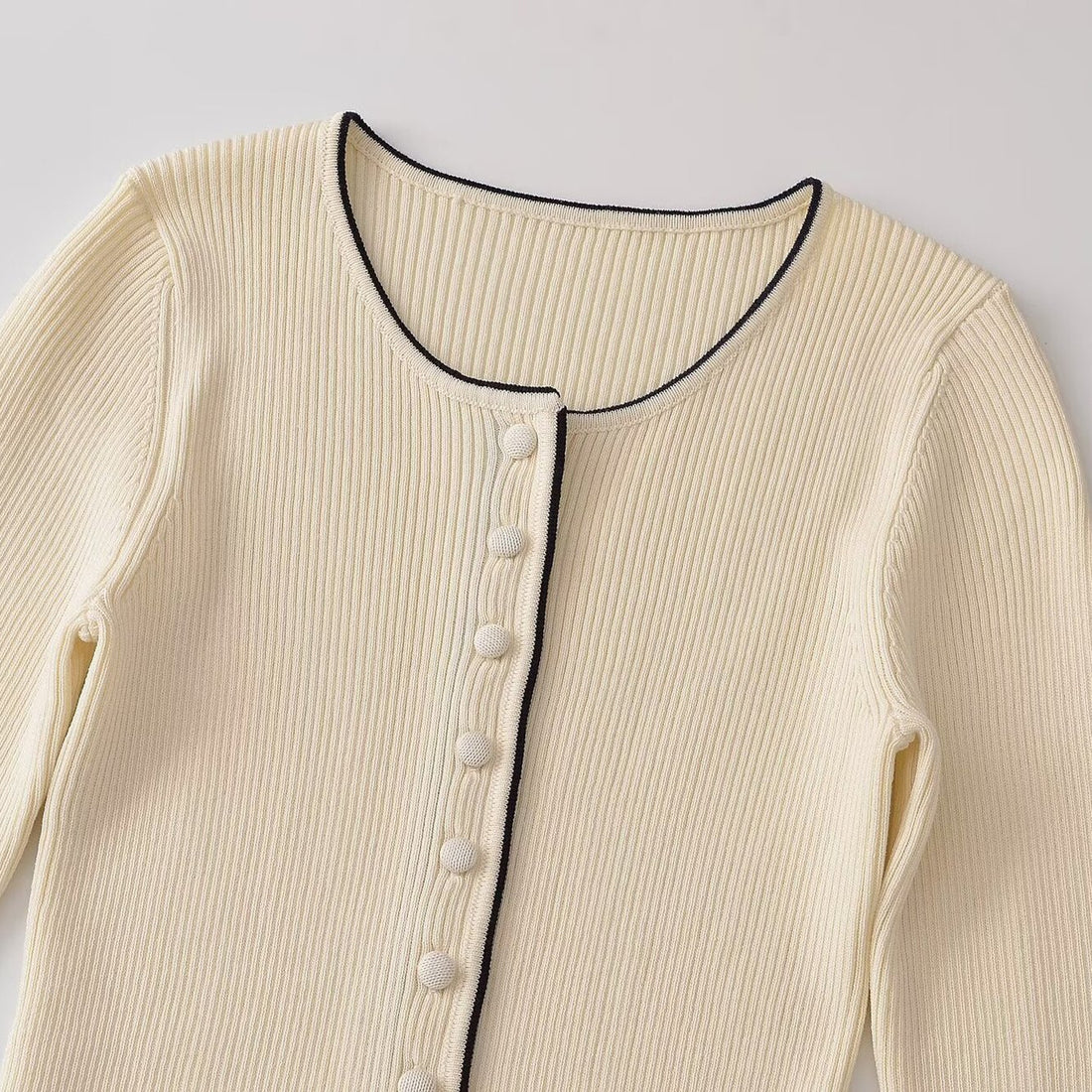 Damen Feinripp-Cardigan mit verdeckter Knopfleiste und Kontrastkante Echoarchiv