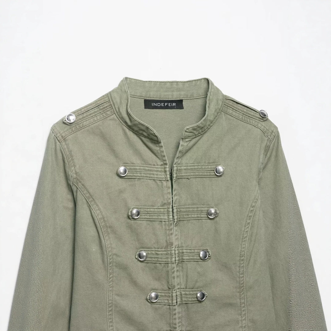 Damen 10+ taillierte Cropped Militärjacke im Vintage‑Look mit dekorativer Metallknopfleiste Echo Archiv