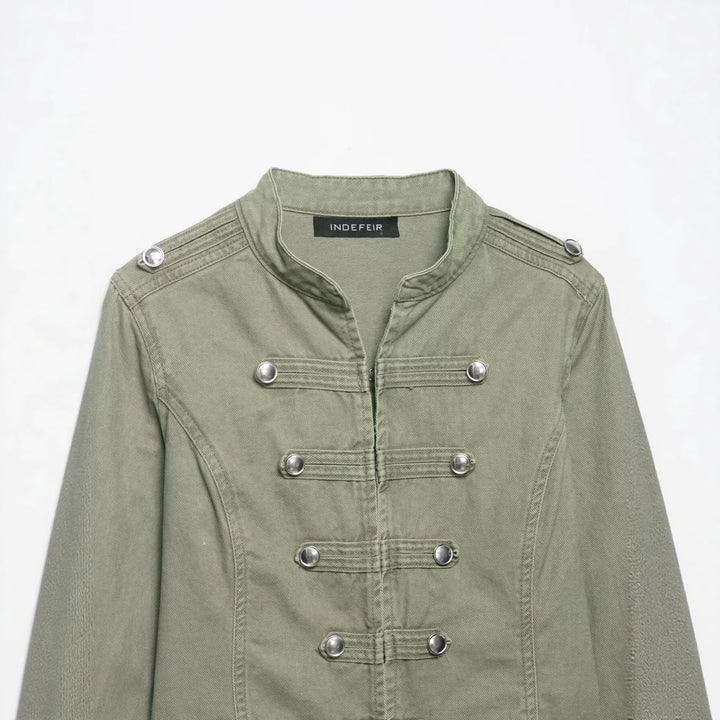 Damen 10+ taillierte Cropped Militärjacke im Vintage‑Look mit dekorativer Metallknopfleiste Echo Archiv