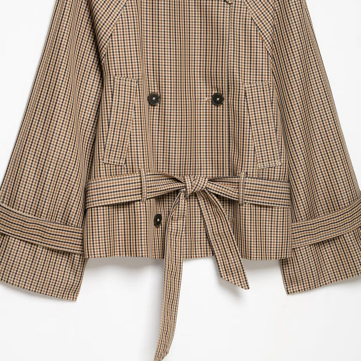 Damen Kurz-Trenchjacke im Glencheck mit kastiger Silhouette, Bindegürtel und Raglanärmeln Echoarchiv
