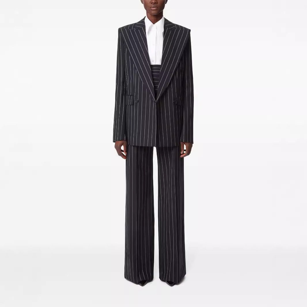 Damen Hochtaillierte weite Nadelstreifen-Hose im Tailoring-Stil Echoarchiv