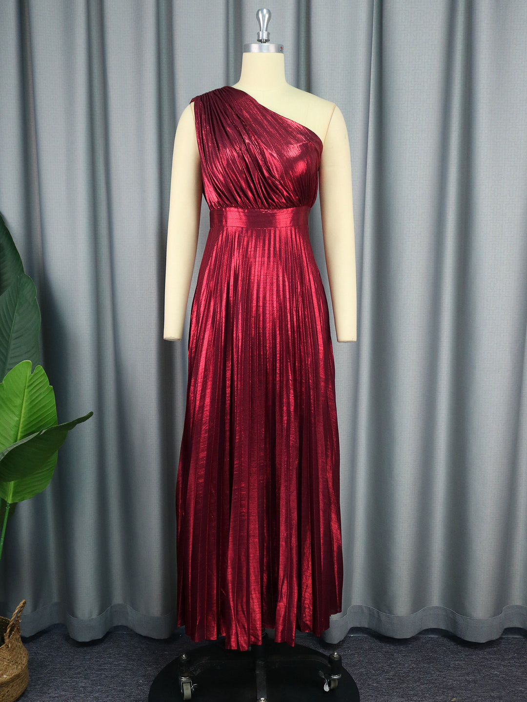 Damen plissiertes Abendkleid mit schimmerndem Oberteil Echo Archiv