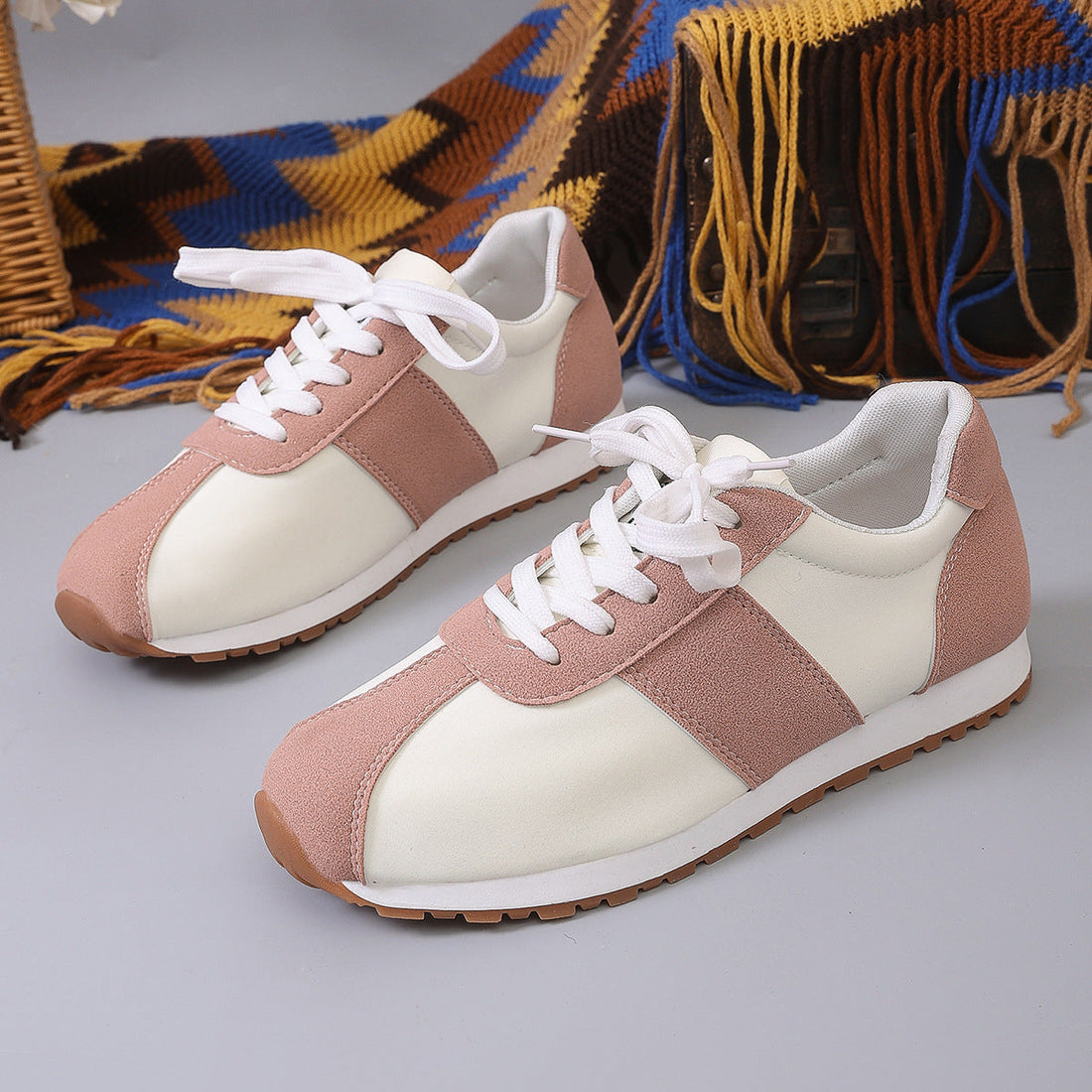 Damen Sportliche Freizeit Sneakers mit strapazierfähigem Obermaterial und rutschfester Sohle – Névara