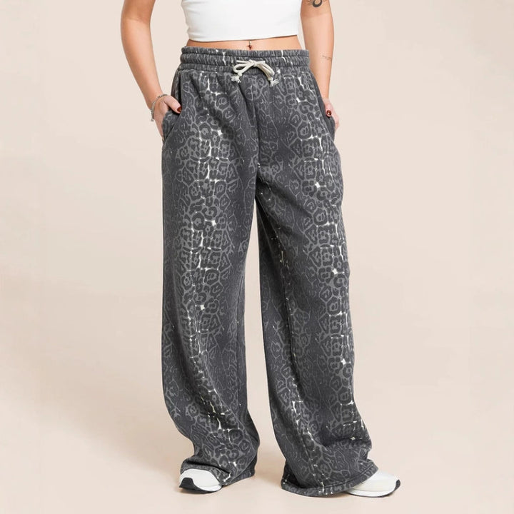 Damen nan zweiteiliges Freizeitset mit Oversize-Kapuzenpullover und weiter Komforthose aus angerautem Sweat mit Animal-Print Echo Archiv