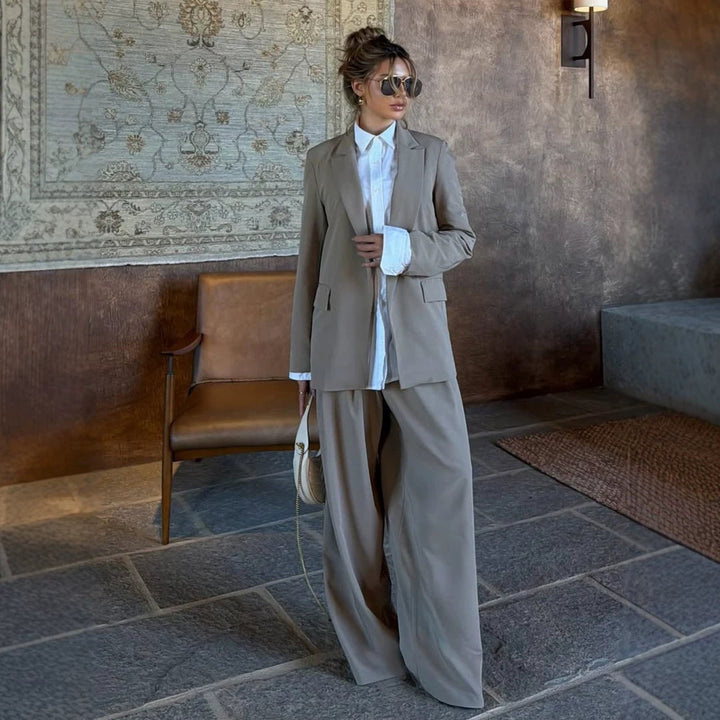 Damen Dreiteiliges Tailoring-Set mit Korsagen-Top, Oversized-Blazer und plissierter Weitbein-Hose Echoarchiv