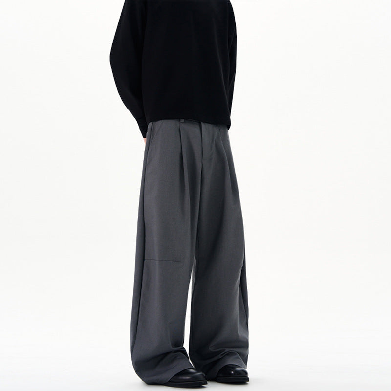 Herren Fließende Weite Bundfaltenhose im Marlene‑Stil mit seitlichen Beinpanelen Echo Archiv