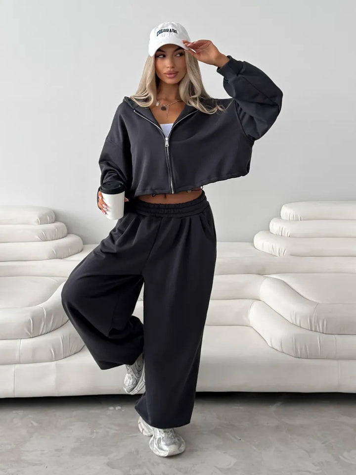 Damen Kurz geschnittenes Kapuzen-Sweatshirt und weite Lounge-Jogginghose Set – Avérine