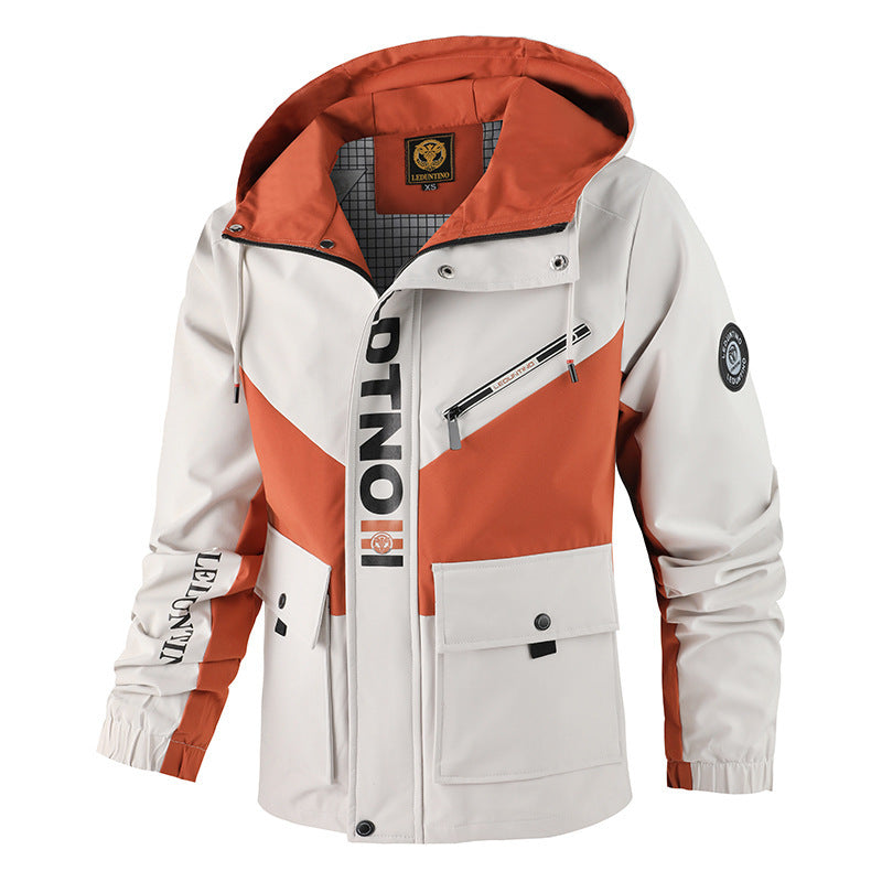 Herren nan funktionale Kapuzenjacke im Urban-Outdoor-Stil mit Windschutz, Brustreißverschluss und großzügigen Klappentaschen Echo Archiv